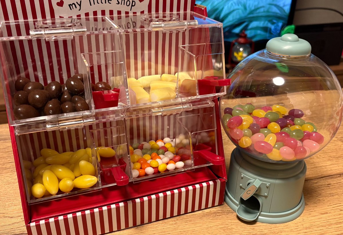 ibu_96m's tweet photo. 「お菓子楽しく食べて欲しい」って彼氏がフライングタイガーで可愛すぎるの買ってくれた♩ https://t.co/QbpcvCTSZc