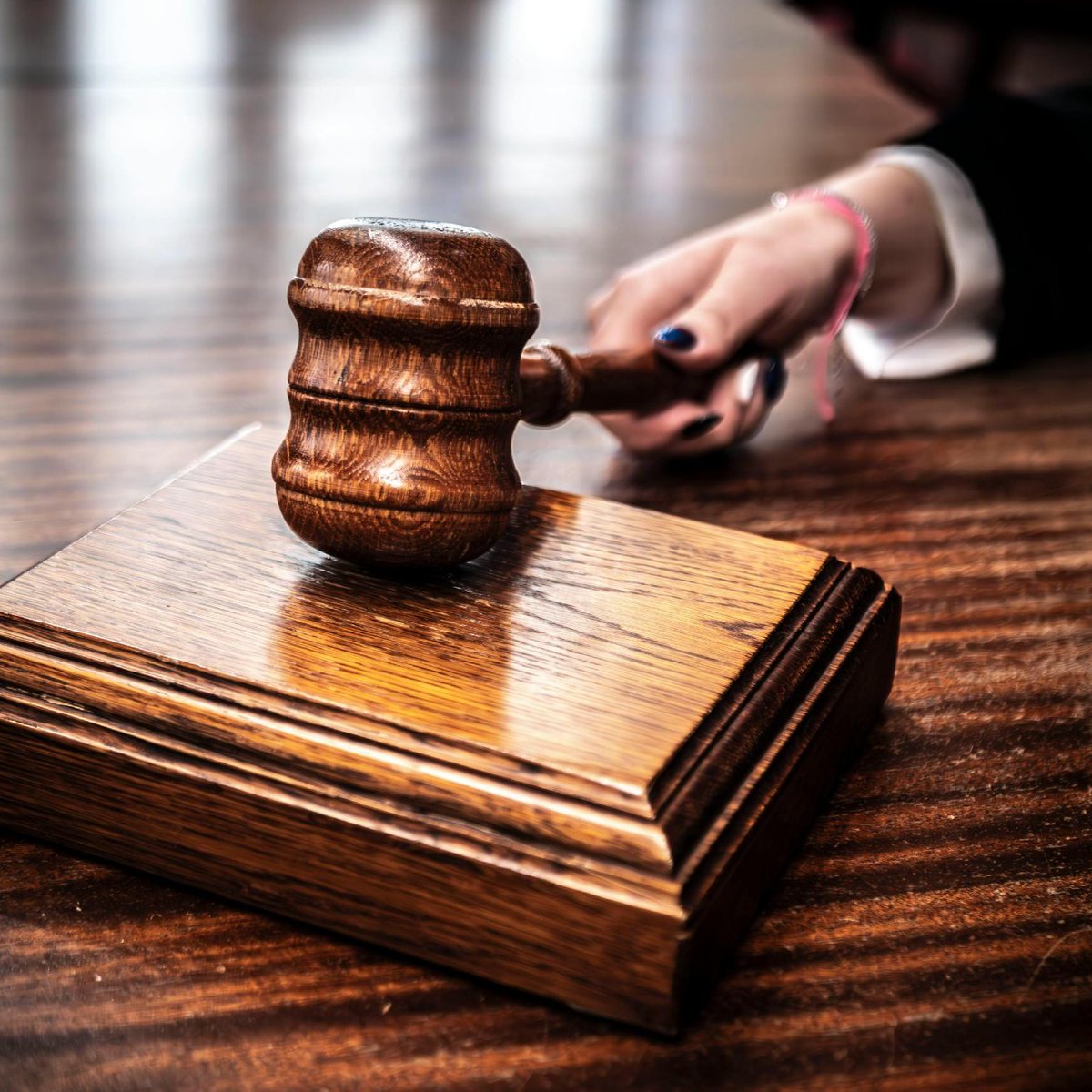 CoinMarketCap's tweet photo. LATEST: 🇺🇸 The US government's first insider trading case involving a prediction market heads to trial in December, with a soldier accused of profiting from classified intel on Polymarket. https://t.co/vybLJztLDI