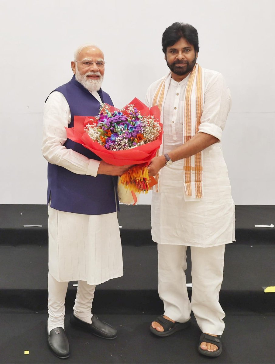 JanaSenaParty's tweet photo. ప్రధానమంత్రి శ్రీ @narendramodi గారి పదవీకాలం 12 ఏళ్లు పూర్తయిన సందర్భంగా 'భారత్ మండపం'లో జరిగిన ఎన్డీయే (NDA) సమావేశంలో ఆంధ్రప్రదేశ్ ఉప ముఖ్యమంత్రి శ్రీ @PawanKalyan గారు పాల్గొన్నారు.

 #LongestServingElectedPMModi 
#12YearsOfSeva https://t.co/UcR0Fn9R3f