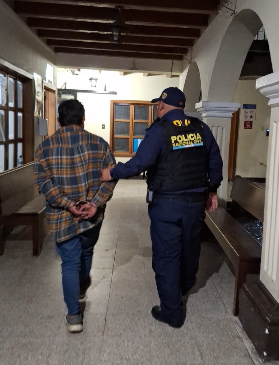 noti_panorama's tweet photo. Dos capturados por conducir vehículos robados

Policías de la comisaría 74 capturaron a José “N”, de 40 años, en jurisdicción de Santa María de Jesús, cuando conducía un pickup robado el pasado 8 de junio Vía PNC https://t.co/3VQYPZtJ5v