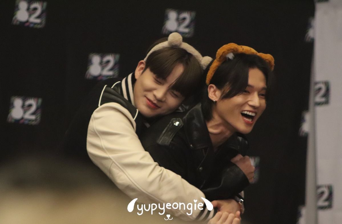 sparklingwsn's tweet photo. prompt 16: a kiss that wasn’t meant to happen, but does anyways

pairing: wccjjcng

⊹ ࣪ ˖ ໒꒱

jh’s been .. clingy recently. for the past few days, he’s been sticking by wy’s side &amp; finding random excuses to get his hands on him, to lean on him, and especially to get kisses. https://t.co/sST1R99qkF