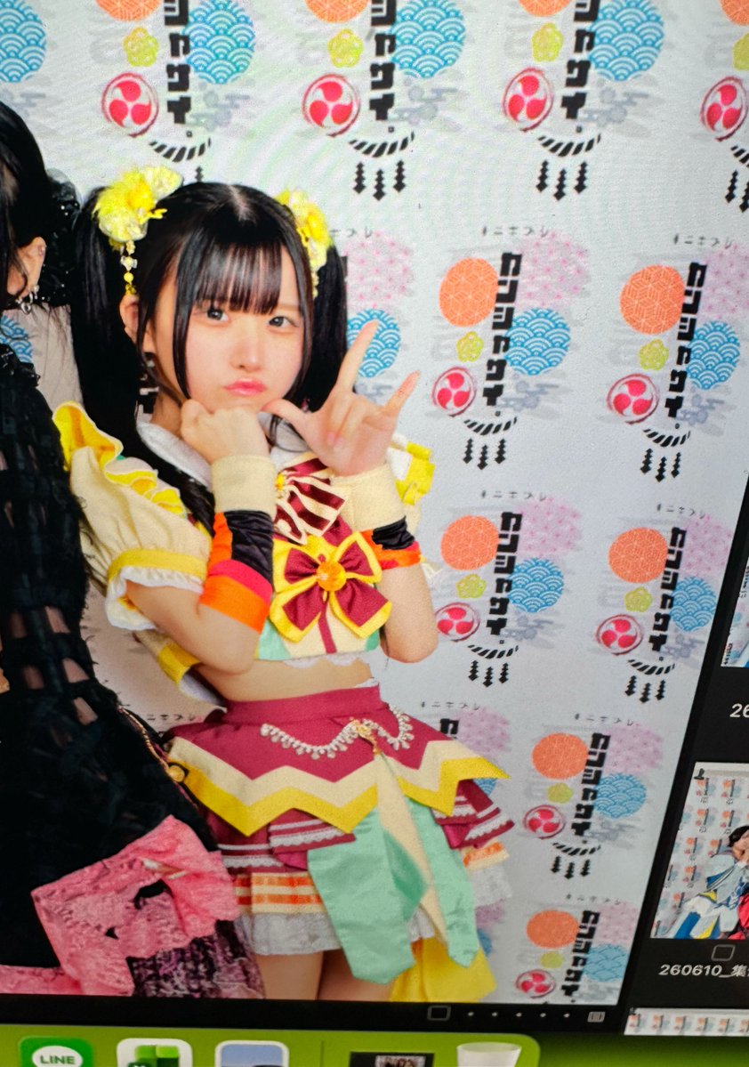 N0N0_AZ's tweet photo. 1枚選んで！言われたけど全部可愛くて、可愛い〜♡って言いながらPC越しに写真撮ったらみんなに、自分かよ！て総ツッコミ食らった https://t.co/IdJwqXQjSJ