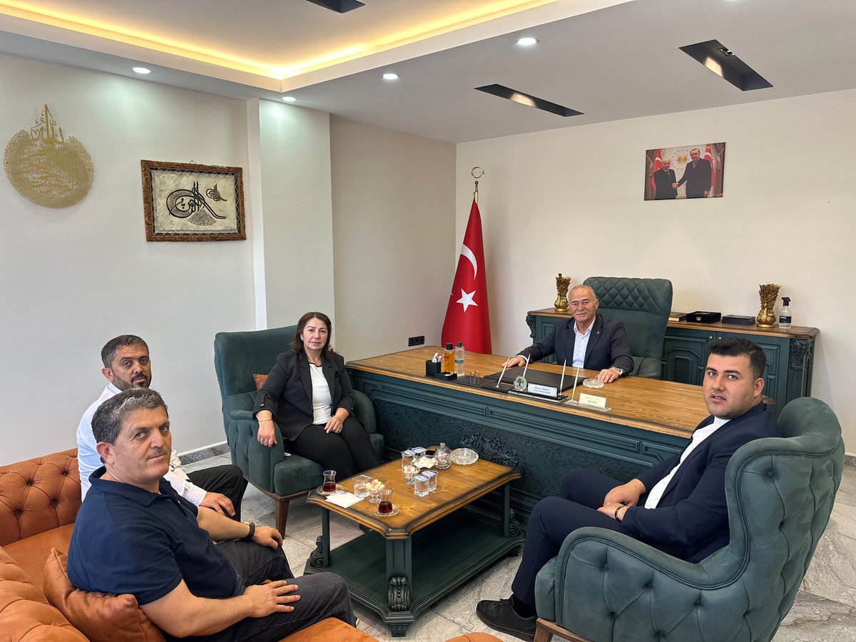 bese_yakup's tweet photo. 📍 Nesimi  Mahallesi

Nesimi Mahalle Muhtarımız Sn. Derviş TOPCU'yu Şehitkamil Belediye Başkan Yardımcımız Sn. Hülya KILIÇ   ile birlikte ziyaret ederek mahallemizin ihtiyaçları, talepleri ve yürütülen çalışmalar hakkında istişarelerde bulunduk.

Mahallelerimizin gelişimi ve hemşehrilerimizin yaşam kalitesinin artırılması adına ortak akıl ve iş birliği içerisinde çalışmaya devam ediyoruz.

Misafirperverliği ve samimi sohbeti için Muhtarımız Sn. Ahmet BAYRAM’a teşekkür ediyor, çalışmalarında kolaylıklar diliyorum.

@avyusufibis
@abdulhamitgul 
@ferdisenel25
@fmfedaioglu 
@FatmaSahin 
@avmustafadurmus 
@ismailguler027
@umutymz 
@kilichulya_
@avyaseminkaraca
@AKPartiG_Antep 
@AKGenclikGM