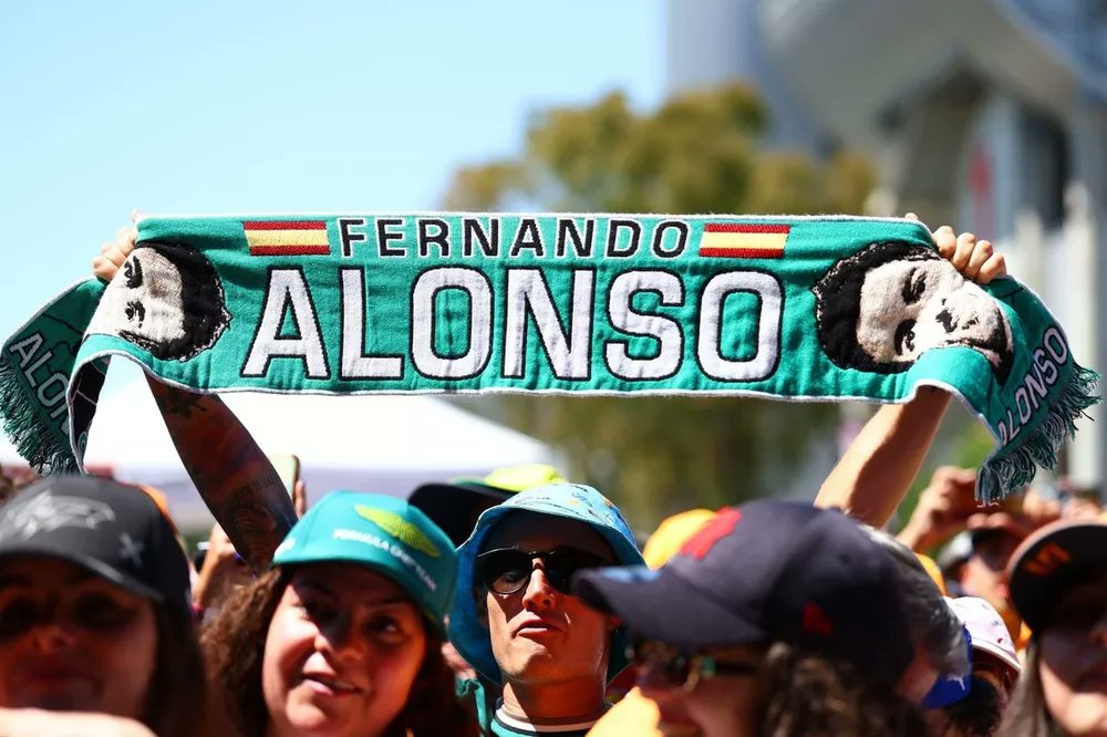 alomgc14's tweet photo. Primeras informaciones sobre Alonso Land:

- Se podrá recoger la gorra y bandera que incluye la entrada en la Fan Zone ubicada detrás de la tribuna N durante todo el finde.

- El domingo, todos de verde.

- Una hora antes de la carrera habrá un momento único. https://t.co/DbTw9lWEhb