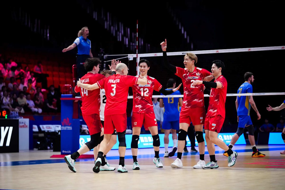 TBSvolleyboo's tweet photo. ／
 #ネーションズリーグ 男子🇯🇵開幕戦勝利🎉
＼

🇯🇵日本3️⃣ー0️⃣ウクライナ🇺🇦

ウクライナの強烈なサーブや高さに苦しみながらもチーム一丸で見事にストレート勝利🔥

NEXT▶️
【男子 中国ラウンド第2戦】日本🆚ポーランド
6月12日(金)
📺BS-TBS よる8時54分生中継
📡U-NEXT よる8時50分～生配信

#VNL2026
©volleyballworld