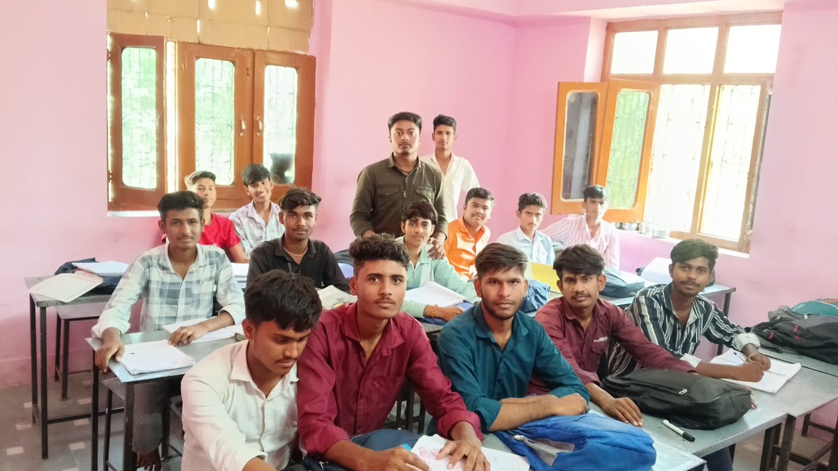 rjsagar03's tweet photo. समय है कि चलता ही रहता है 

विद्यार्थी जीवन से शिक्षक के रास्ते परिवर्तनशील होते, जो विभिन्न आयामों से संघर्ष की परिस्थितियां तय करती है

जीवन की अबोध आवश्यकता निरंतर प्रयास से बिंदुओ तक पहुंचा जा सकता है और विभिन्न क्षेत्रों का निर्माण किया जा सकता है 
मार्ग है तो कठिनाइयां भी.. https://t.co/lbZqLQqp8l