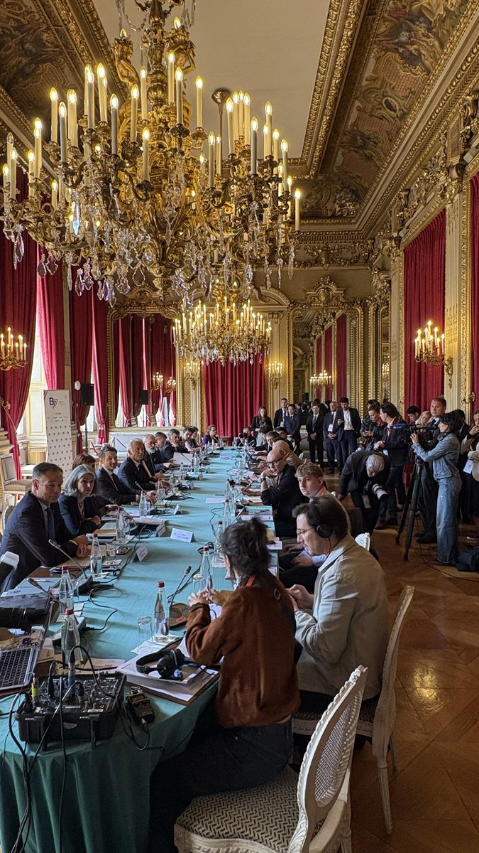 medef's tweet photo. Conférence de presse du #B7.

Les entreprises du #G7 ont une responsabilité : faire entendre une voix claire et porter des solutions concrètes.

@PatrickMartin_1 @f_lesache 
@Der_BDI @BusinessEurope @CBItweets @Confindustria @CdnChamberofCom @keidanren @USChamber https://t.co/TOromIveFX