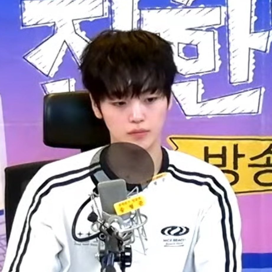 ppz_ml's tweet photo. 화보 오늘 찍은건가?? https://t.co/bFqNkz2reI