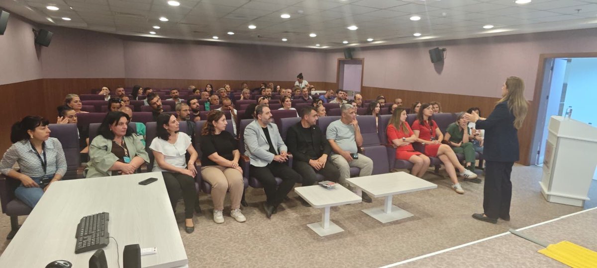 ArzuCerkezoglu's tweet photo. Bugün Tunceli Devlet Hastanesi’nde sağlık işçisi arkadaşlarımızla buluştuk.

Sağlık işçisi hakkını alacak!.. https://t.co/de23g3jf2z