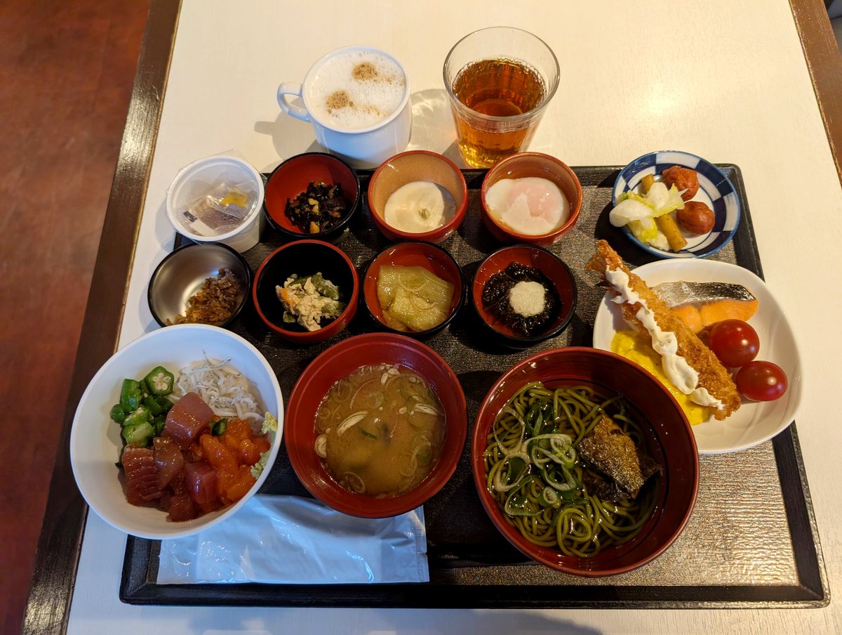 onlyzero99's tweet photo. @Ryuji_04_05 さかさまだと美味しさが伝わりにくいことを発見。ｗ

いや～小鉢の数がすごいですね。
もしかしてセルフですか？ https://t.co/LjOKO4AH7H
