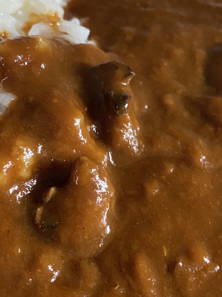 seimani's tweet photo. サ伊豆のサザエを贅沢に使ったカレーです。の記載ありの通り、1cm角未満のサザエが10個ぐらいたくさん入っており、サザエの歯ごたえとお味で欧風シーフードカレーのような味で辛口で濃厚で美味しかったです！● ´  ` ) https://t.co/uXHWVEOz4K