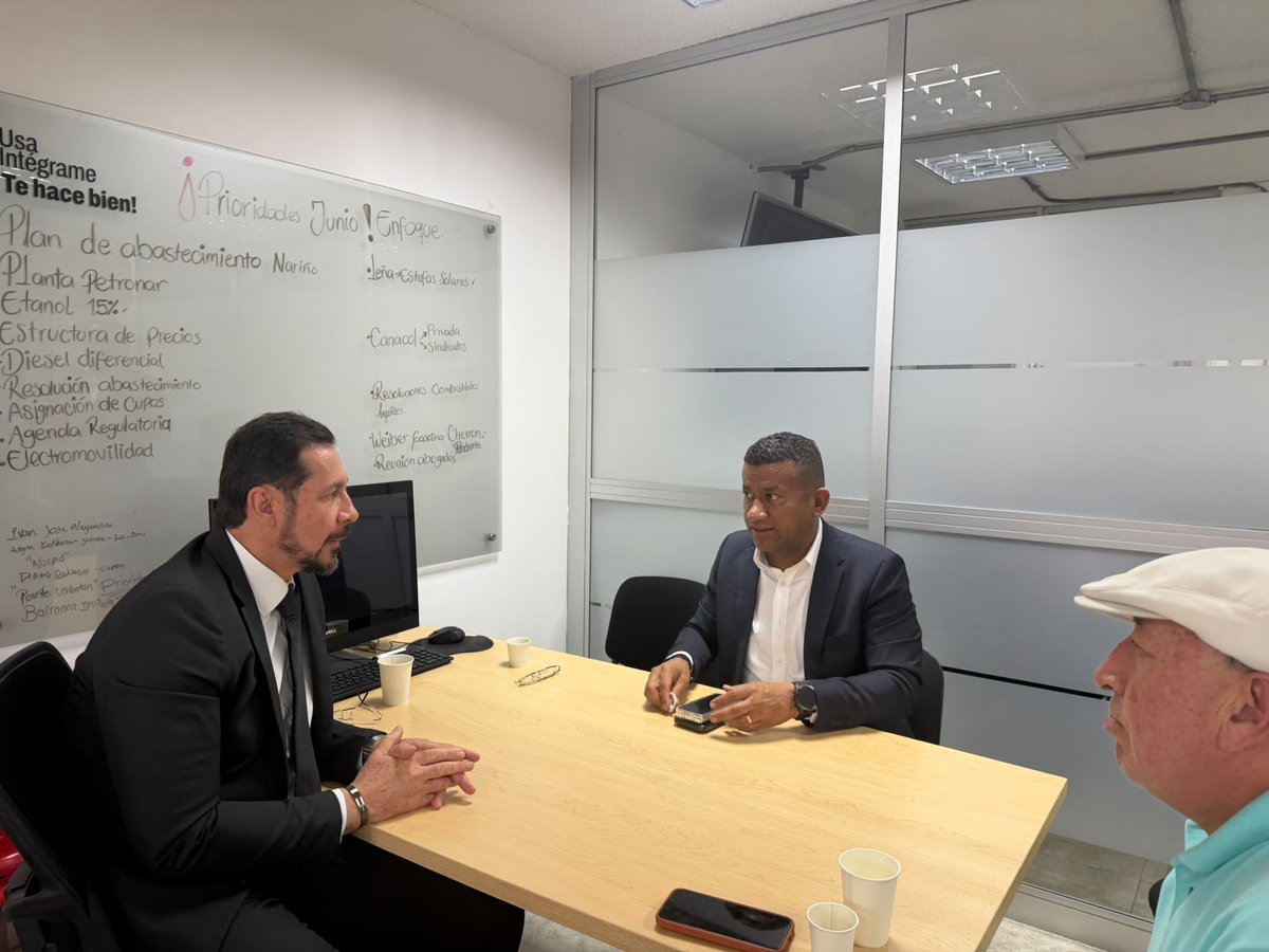UltimaHoraCR's tweet photo. #Atención | Tras una mesa de diálogo entre el Ministerio de Minas y la Gobernación de Nariño, el Gobierno confirmó que no habrá modificaciones en el precio de los combustibles en el departamento. El ministro, Edwin Palma afirmó que esta medida garantiza la continuidad del esquema de compensación que beneficia a miles de familias nariñenses, protegiendo su estabilidad económica.
https://t.co/v2vIVVHFXe