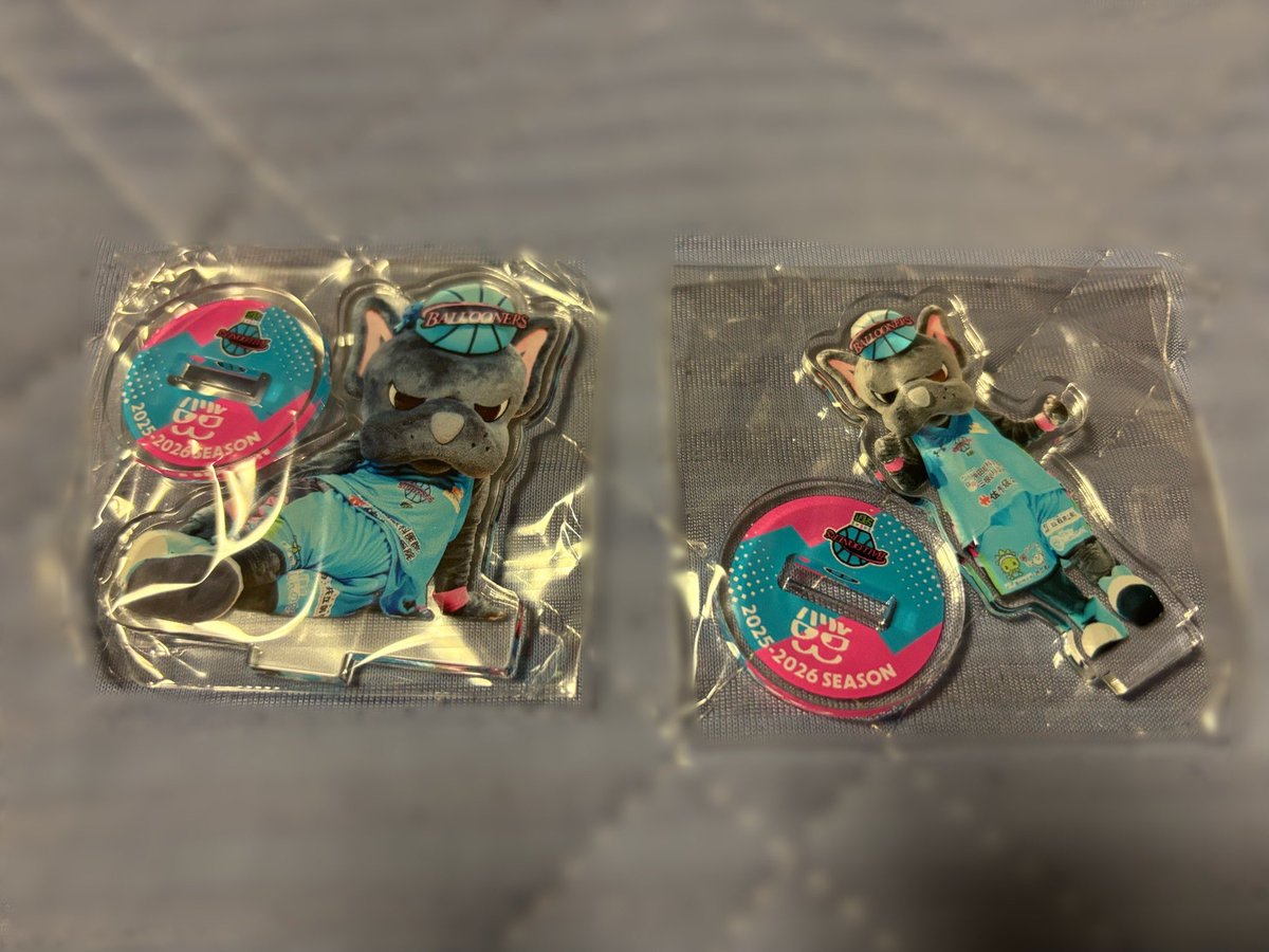 kspring_M's tweet photo. ようやくバルたんガチャ行けた～

土下座（？）のやつが欲しかったんだけど出ず…😢  
もし交換してもいいよーという方いらっしゃったら🙏🏼 https://t.co/C0rXGx9XzA