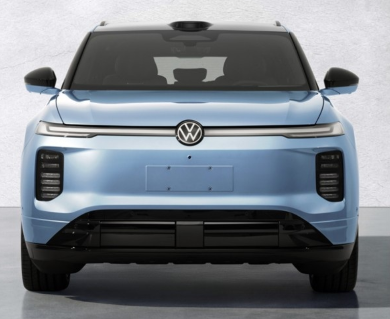 TychodeFeijter's tweet photo. Volkswagen ID.ERA 8X in here!

VW is launching cars faster than many Chinese brands. What a sudden speed for the staid Germans!

The Volkswagen ID.ERA 8X is a new mid-size five-seat SUV with a modern design an and EREV powertrain.

- 5020/1997/1750, 2970.
- Curb weight: 2485 kg.
-  EREV RWD. 105 kW 1.5-liter range extender ICE + a 220 kW electric motor.
- EREV AWD: 105 kW 1.5-liter range extender ICE + 2 electric motors with 380 kW (160 kW front and 220 kW rear).
- Top speed is limited to 200 km/h.
- Battery: SAIC-CATL NMC.
- ADAS with lidar.

The manufacturer is SAIC-VW. Launch in Q3.