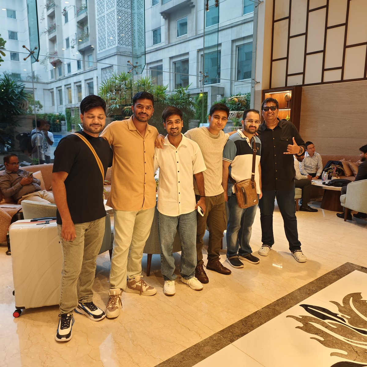 TechSAM009's tweet photo. Heading to the airport. We're all ready 🤘
#IFM
#iQOO
#Vietnam🇻🇳
@IqooInd 
@nipunmarya 
@parakram_h https://t.co/zX8OPxrHSg