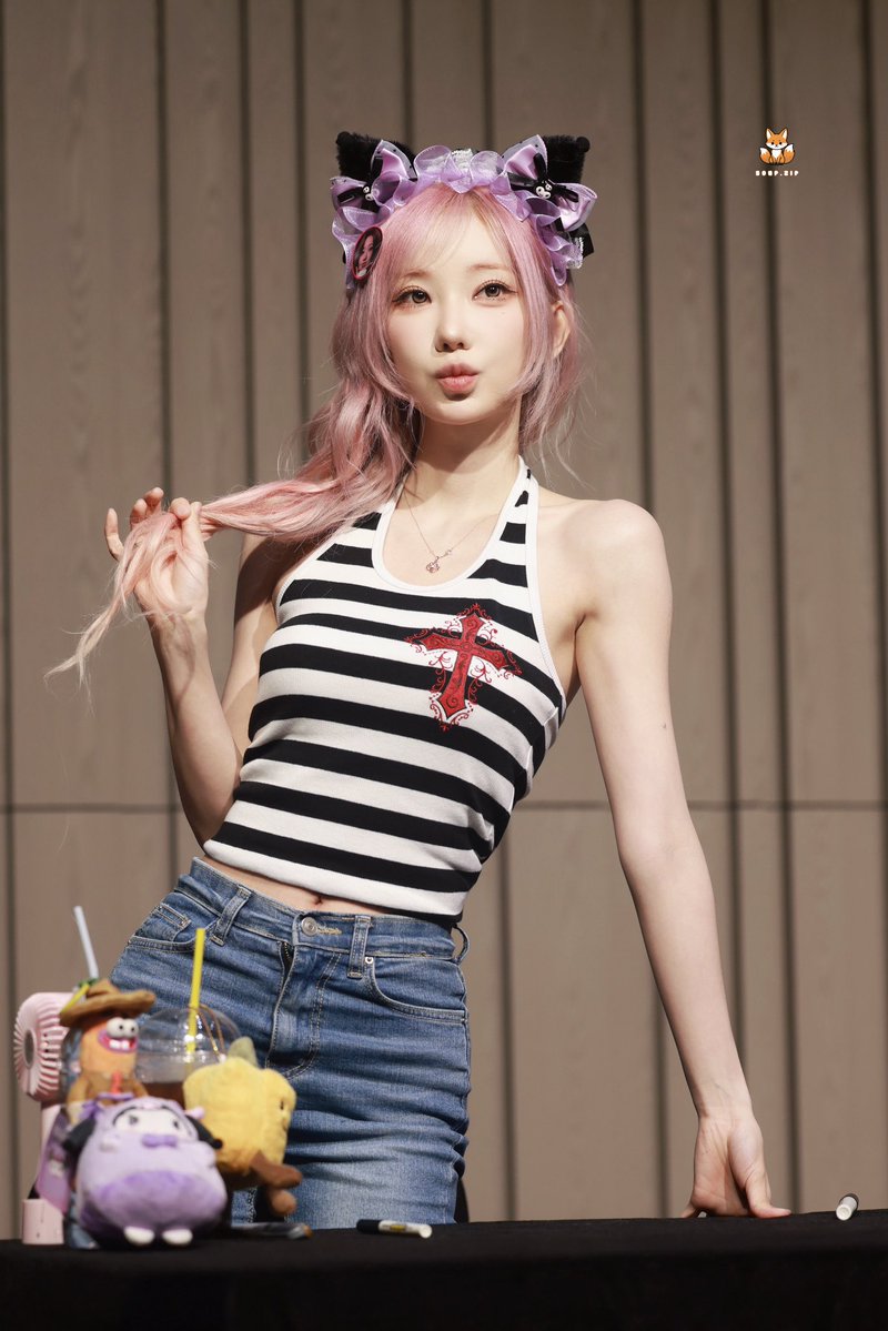 Soupzip131's tweet photo. 260607 나도 너한테 가고싶다구^･·̫･̥ฅ♡

@magenta_6262 
#QWER #마젠타 #Magenta #이아희 https://t.co/Zb7uYHB8MB