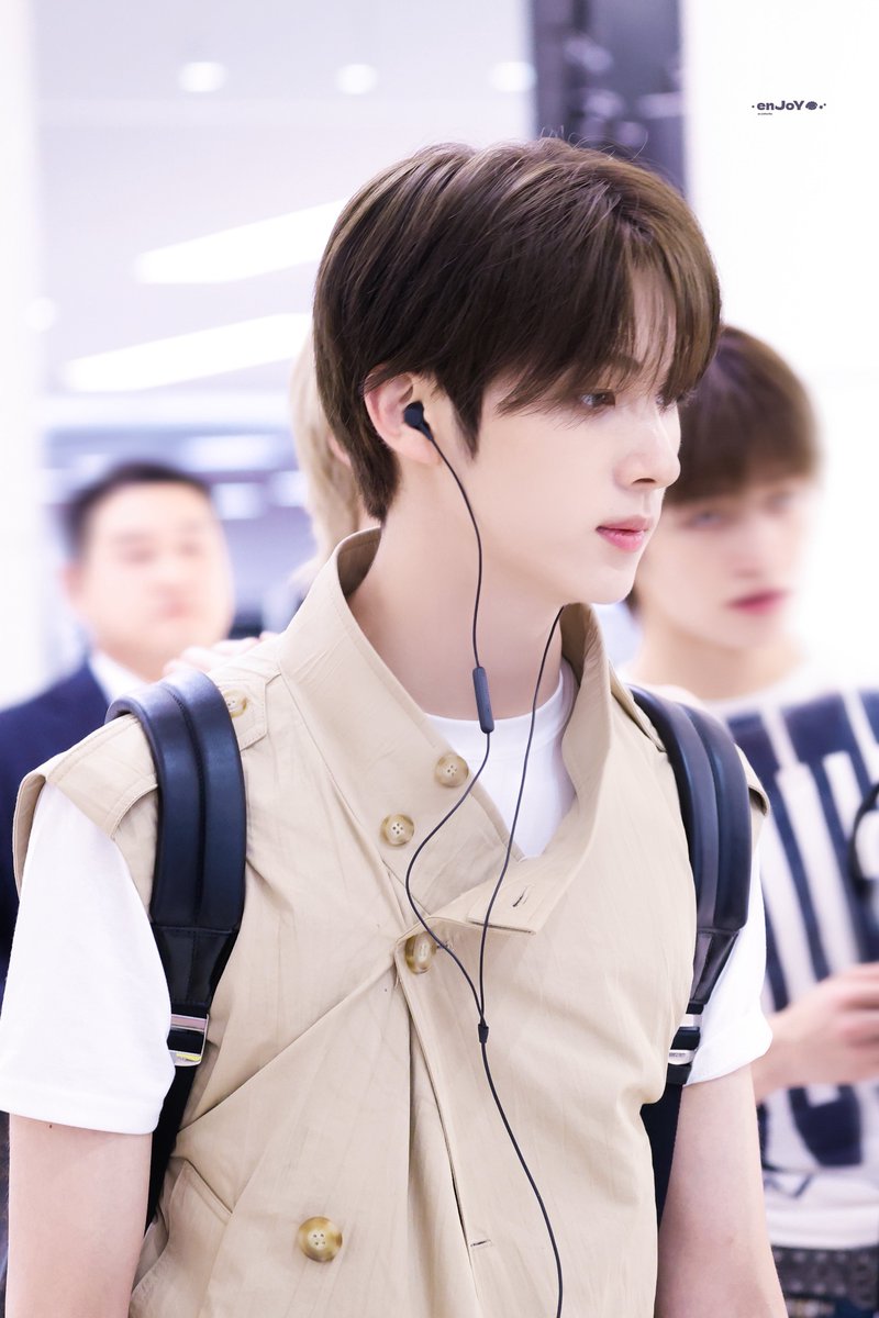 enJoYevMo's tweet photo. 260610 HND (♡˙³˙)
#YOUNGJAE #영재 #ヨンジェ 
#TWS #투어스 #トゥアス https://t.co/jfEWSRAPba