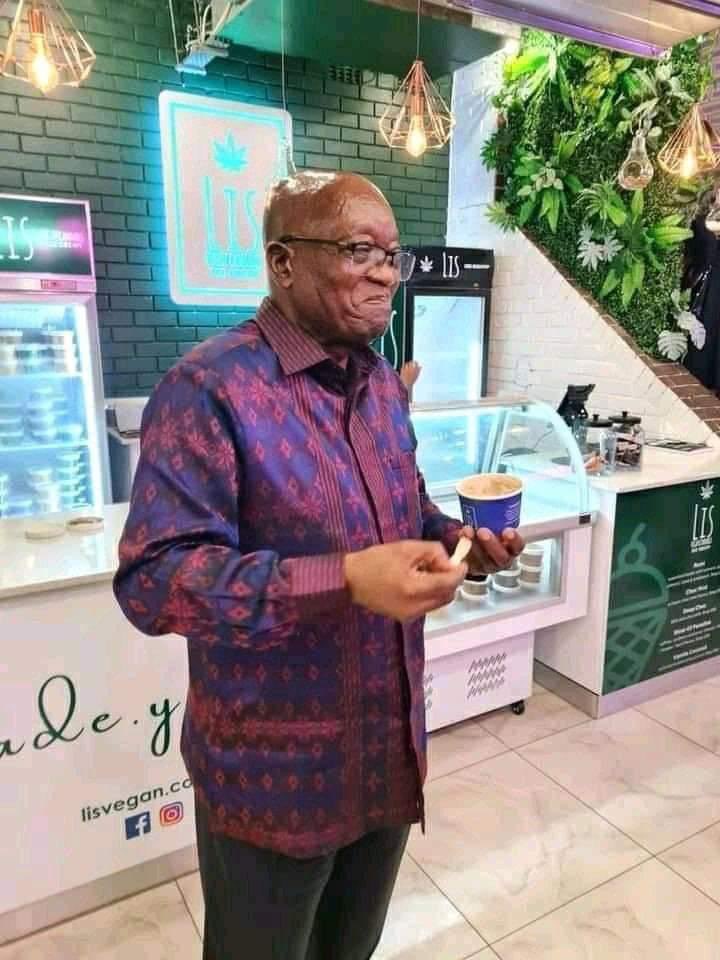 SolomonTynash's tweet photo. @CMukungunugwa @LynneStactia Let her cook https://t.co/y68CtgbIxL