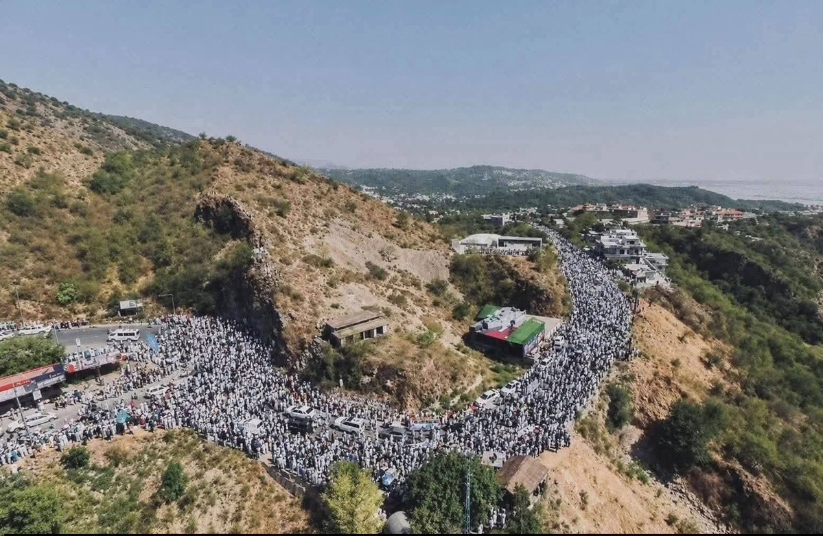 AMananKashmiri's tweet photo. کشمیر کے وارث زندہ ہیں💯✌🏻🍁🤲🩵
#RightsMovementAJK #AJKRightsmovement #kashmirvalley #KashmirBleeds #FreeKashmir #kashmir #revolution #awamiactioncommittee https://t.co/hCfP1kjQAa