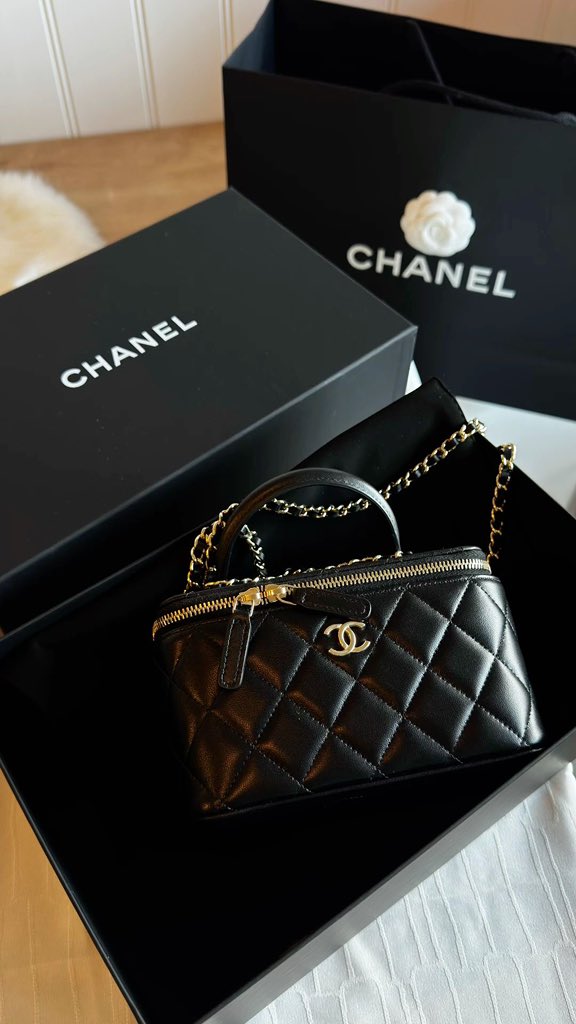 dfwmenah's tweet photo. “how much do you love black color??”

me: https://t.co/cSsE92egyS