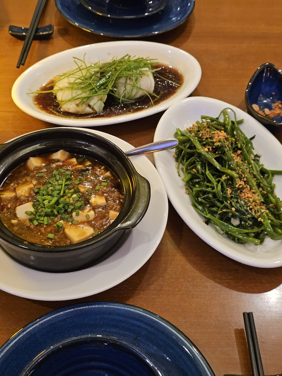 Lynee8668's tweet photo. 베트남 나트랑 
또 중식 생선찜, 마파두부, 모닝글로리, 딤섬, 디저트 
(공짜라 두번 먹음 😋) https://t.co/dM1GRY9grU