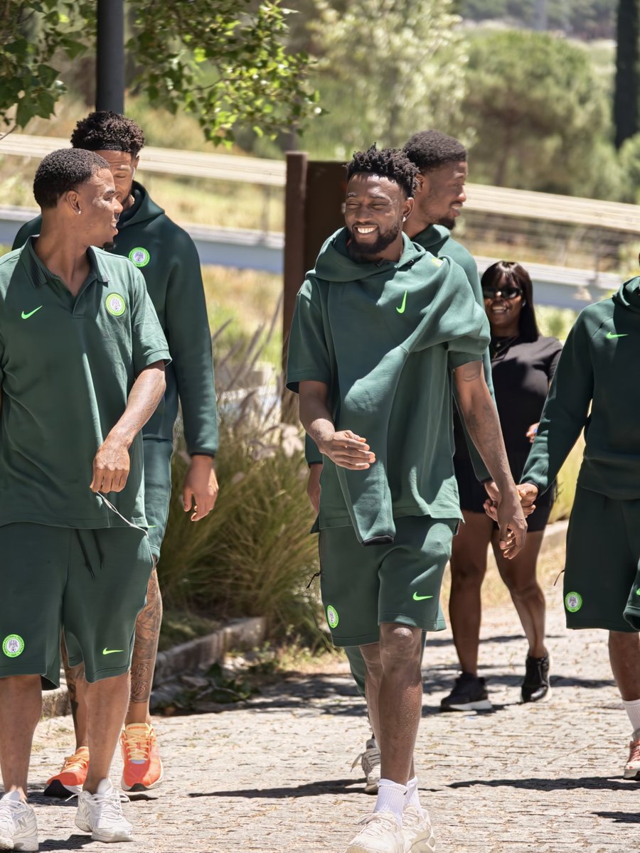 PoojaMedia's tweet photo. Team walk of the Super Eagles at Lisbon ahead of the Portugal dlash tonight. 🔥🔥🇳🇬 https://t.co/Uu5vfl06Nc