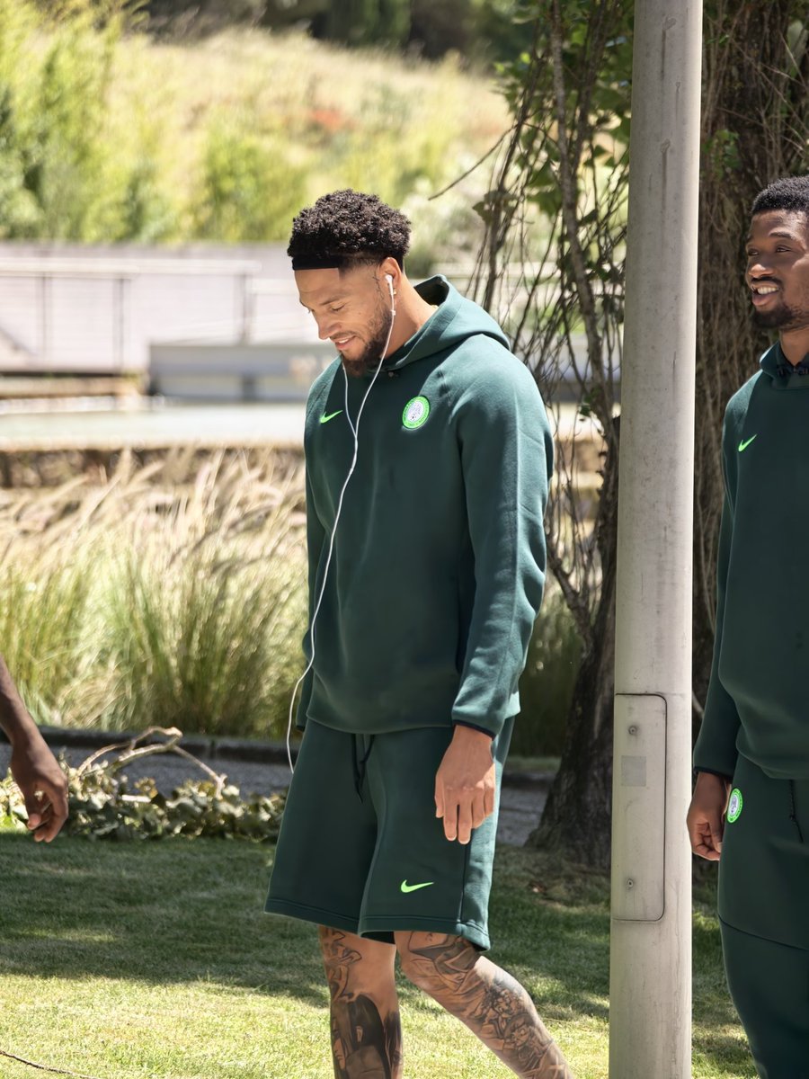 PoojaMedia's tweet photo. Team walk of the Super Eagles at Lisbon ahead of the Portugal dlash tonight. 🔥🔥🇳🇬 https://t.co/Uu5vfl06Nc