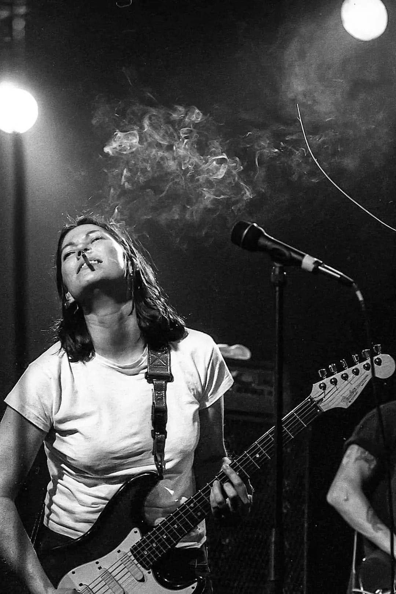 RoughTrade's tweet photo. Happy Birthday to the effortlessly cool Kim Deal.

A career extending across four decades, helping define the alternative rock sound of the late 1980s and early 1990s. 

Photo: Kim Deal playing with The Breeders, 1993. https://t.co/rMenMueBKO