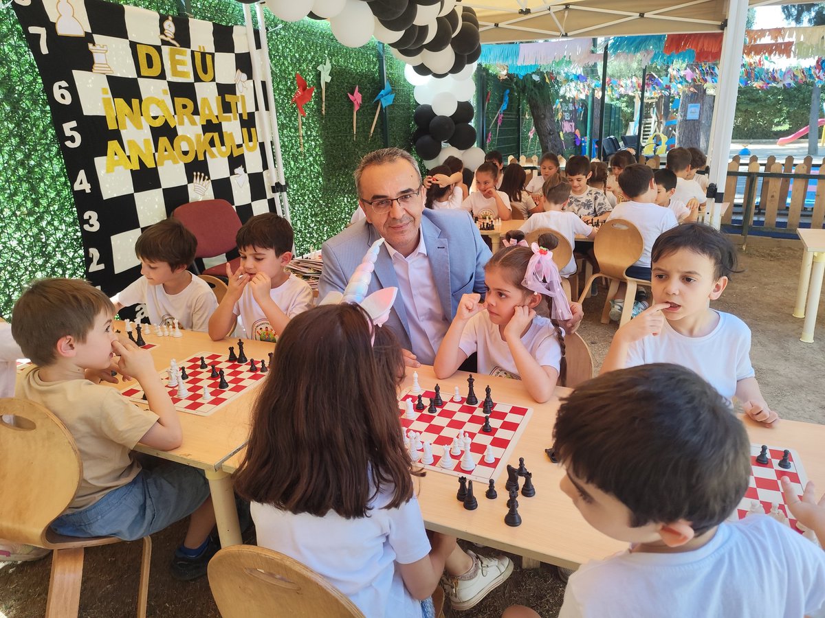 BalcovaMEM's tweet photo. İlçe Millî Eğitim Müdürümüz İbrahim DOĞRU ve Şube Müdürümüz Murat TAŞDELEN, Dokuz Eylül Üniversitesi İnciraltı Anaokulu öğrencilerinin yıl boyunca yürüttükleri kulüp çalışmalarının sergilendiği şenliğe katılarak öğrencilerle bir araya geldi. https://t.co/zbRlfKkKb5