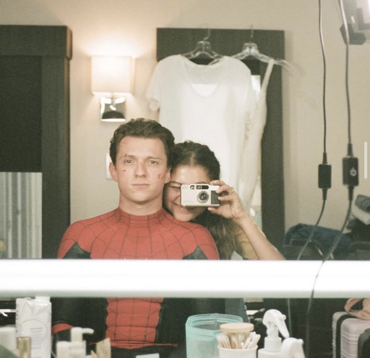FrenchRapUS's tweet photo. 🚨 ALERTE !

Plus amoureux que jamais, Spiderman et Zendaya ont décidé d’immortaliser leur mariage avec un tatouage en commun de leurs initiales ❤️ https://t.co/qAOaVQd9SD
