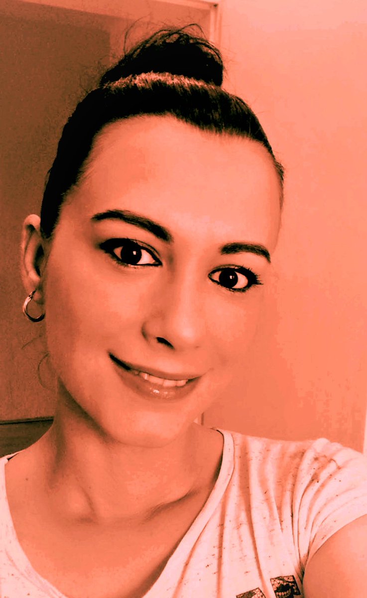 AlbaGreaca's tweet photo. @BlaBla665251 Nema crno-belo, samo crveno! 🤷🤣 https://t.co/ktT09rwUsQ