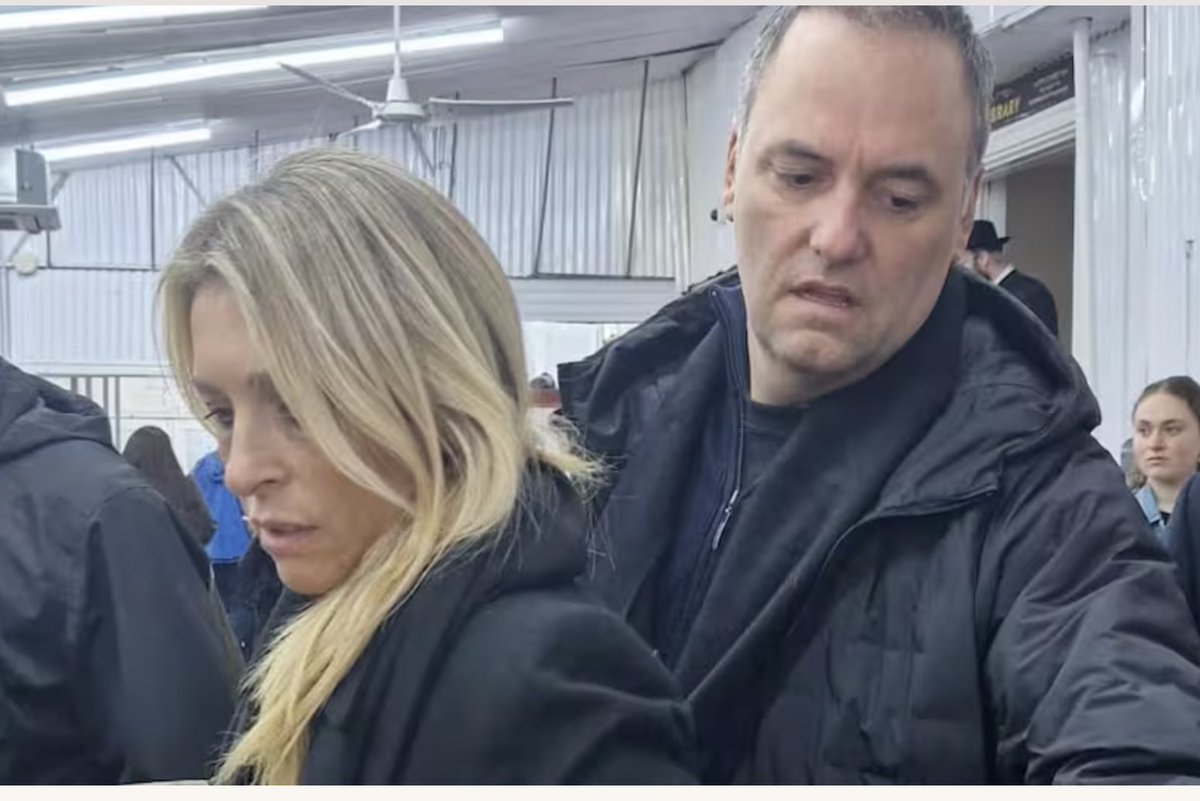 LaBelgrana's tweet photo. Imaginate el PRIVILEGIO de poder encerrar al juez  en una avión privado x varias horas.  Imaginá el PRIVILEGIO de armar leyes xa blanquear lo robado.  Imaginá el PRIVILEGIO de q YPF contrate a la empresucha de tu mujerzuela monotributista.  Imaginá el PRIVILEGIO de cobrar millones en sobresueldo a travás de la SIDE libres de impuestos.  Imaginá el PRIVILEGIO de q todo te chupe un huevo porq las reglas no importan y los votantes son casi iliteratos.