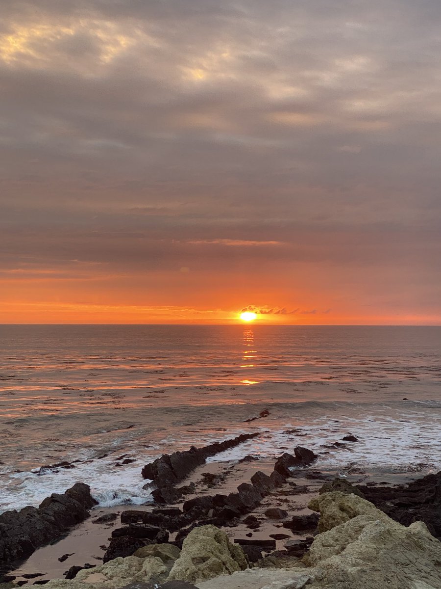 Taydatayvts's tweet photo. I like to chill over the ocean and watch the sun go down… Beautiful site to see!!!! https://t.co/2LbMHemvQp
