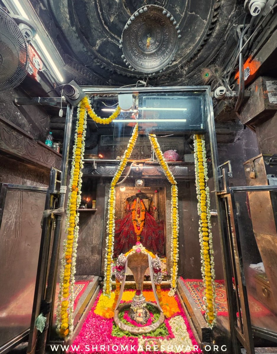 OmkarJyotirling's tweet photo. 🚩जय ओंकार जी 🚩
द्वादश ज्योतिर्लिंग में चतुर्थ, श्री ओंकारेश्वर में श्री ओंकार  महाराज के श्रृंगार दर्शन।
अधिक ज्येष्ठ कृष्ण पक्ष दशमी स. 2082 बुधवार दिनांक-10/06/26
वेब-https://t.co/cOFsHLEZaw
हेल्प-8989998686(8AM-8PM)
#omkareshwar #ओम्कारेश्वर https://t.co/N0Q06ECPrF