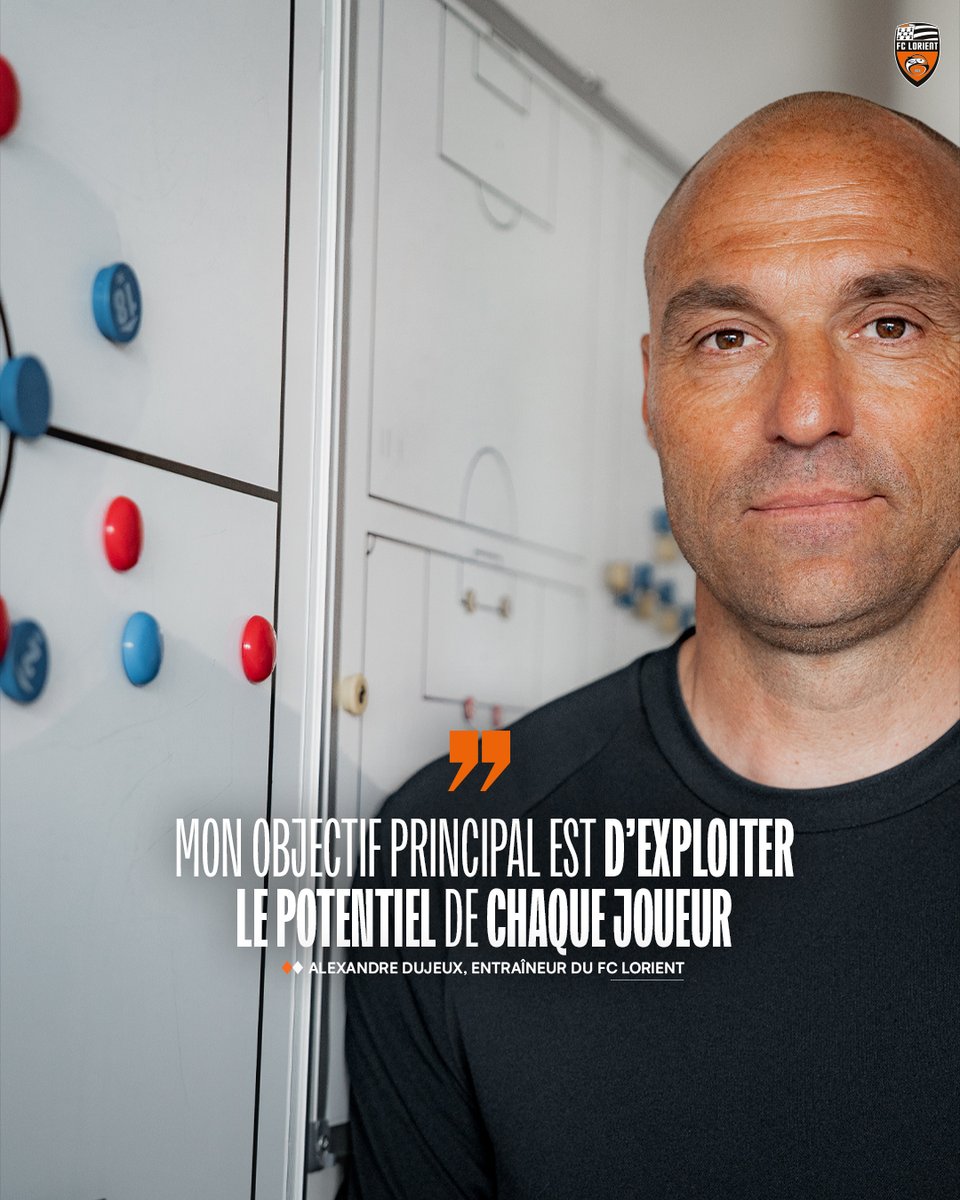 FCLorient's tweet photo. Des 𝙟𝙤𝙪𝙚𝙪𝙧𝙨 engagés, un 𝙘𝙤𝙡𝙡𝙚𝙘𝙩𝙞𝙛 fort, une 𝙞𝙙𝙚𝙣𝙩𝙞𝙩𝙚́ de jeu affirmée 🧠🐟

La ligne directrice de notre nouveau coach 🫡 https://t.co/4OfDvuwehL
