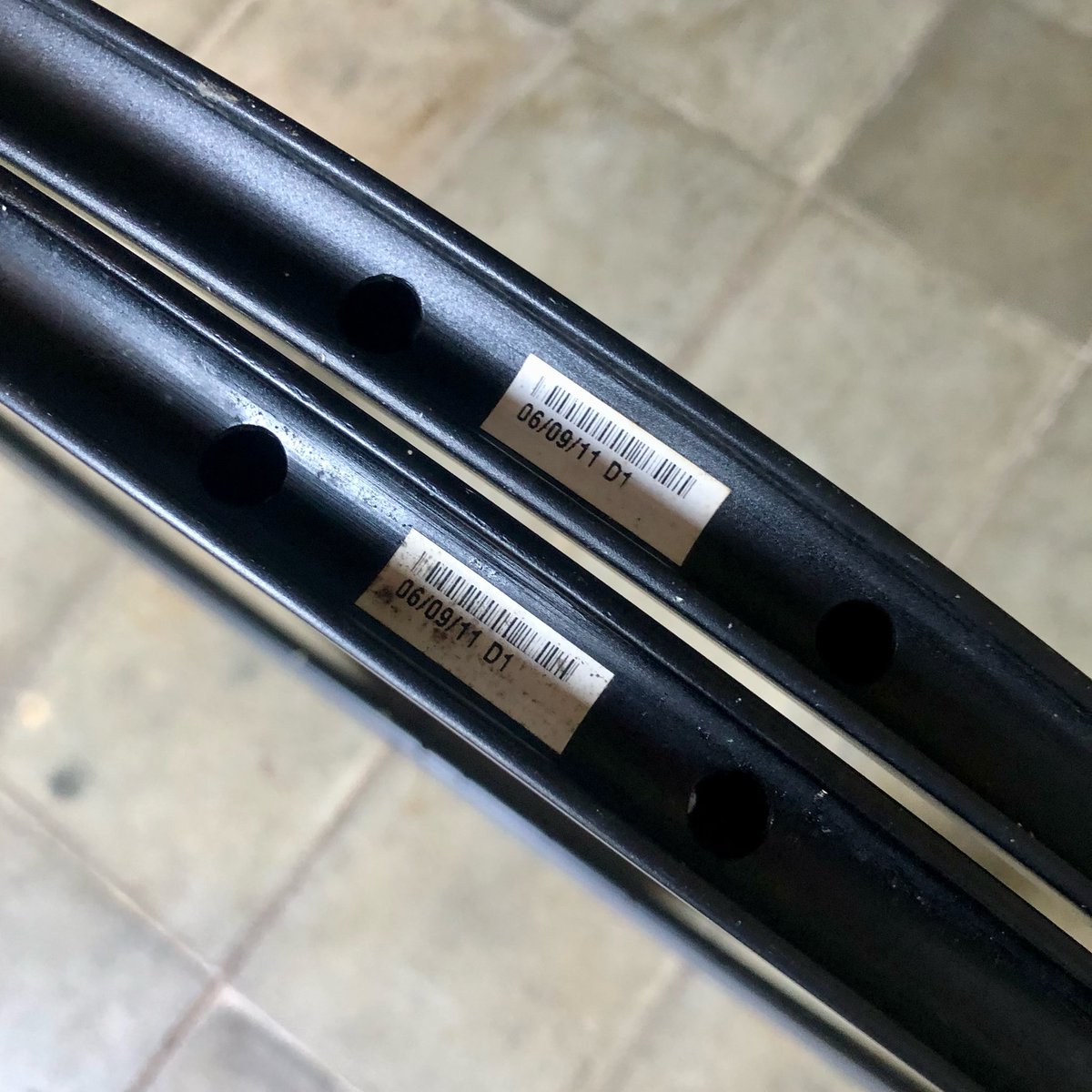 dikara___'s tweet photo. WTS

Sepasang rims H plus Son SV-30, 32 hole
Kondisi baik, kotor penyimpanan, minus ada benjolan kecil (foto terakir)
Harga : 1.300

#fnfjb https://t.co/E0GiqU0sNb