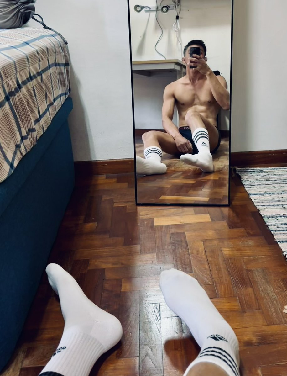 fcukujake's tweet photo. fresh merch any other takers?? 🧦💋 https://t.co/OxKFnyY8hy