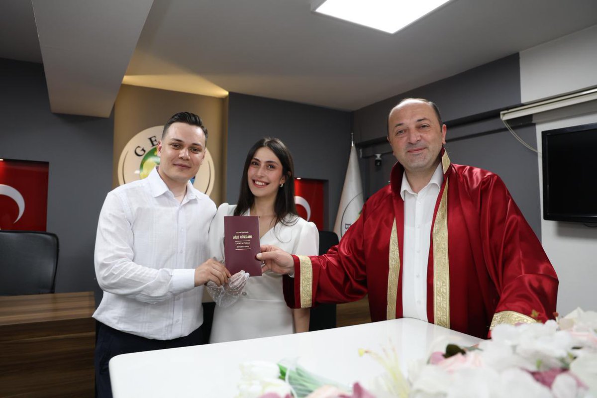 geyvebld's tweet photo. Nikah akitlerini gerçekleştirdiğimiz;

👰🏻‍♀️🤵🏻‍♂️ Hilal Kılıç &amp; Enes Koru

çiftimize mutluluklar diliyor, ailelerine hayırlı olsun temennilerimizi iletiyoruz. https://t.co/MpT7cTVR6O
