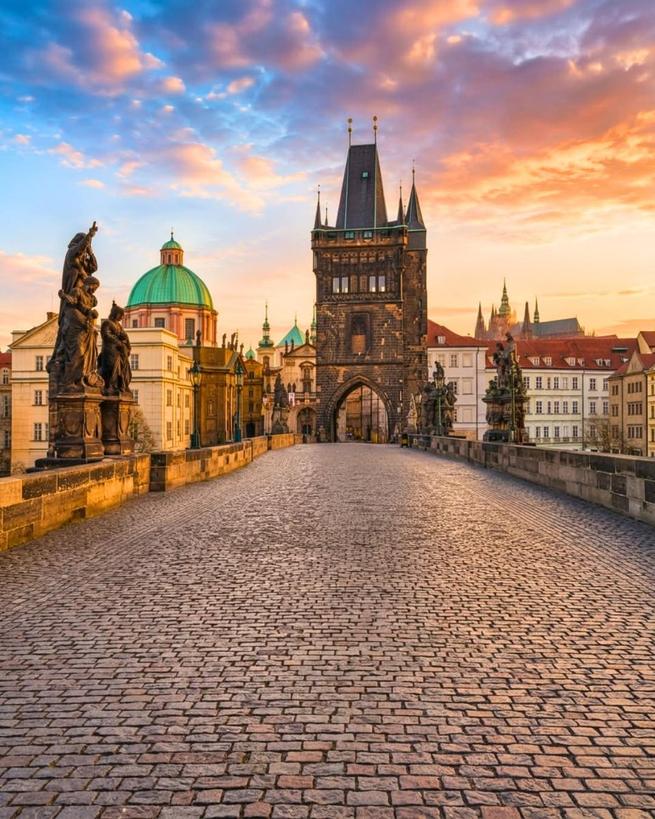 natureLover6026's tweet photo. Charles Bridge, Prague Czech Republic 🇨🇿 https://t.co/KsDYoulSdK