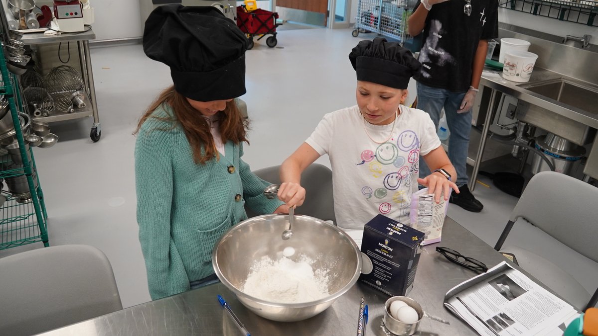 HenricoCTE's tweet photo. Our Summer Career Camps have been busy instructing students on how to make cookies and pies, print tees, small animal care, TV and radio production, and so much more! #HenricoCTE #LifeReady #CareerReady #WhatAreYouDoingThisSummer More Pics: https://t.co/nRHVWjeV5D https://t.co/5nhOcds8dH