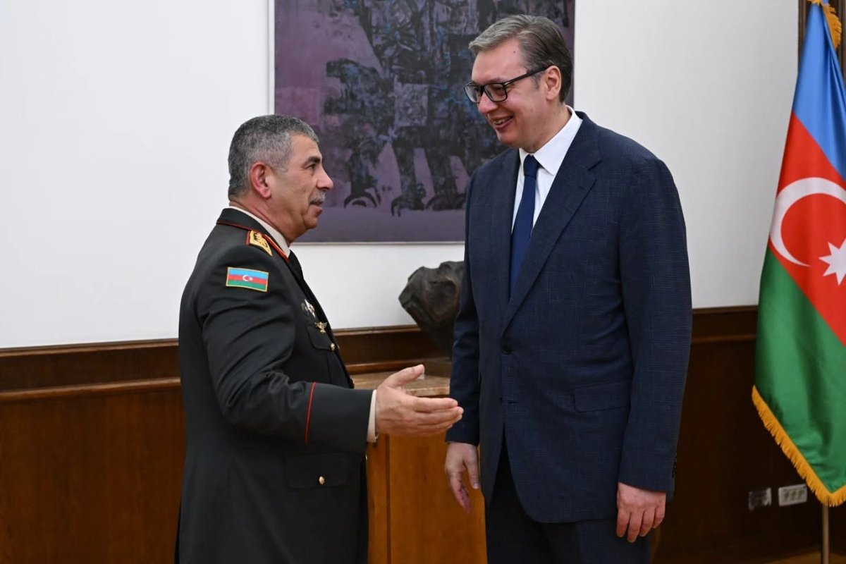 wwwmodgovaz's tweet photo. Minister of Defense of 🇦🇿 Colonel General Zakir Hasanov and 🇷🇸 President @avucic hold discussions on strengthening military relations &amp; defense industry cooperation between #Azerbaijan &amp; #Serbia https://t.co/AWkHw1yJat