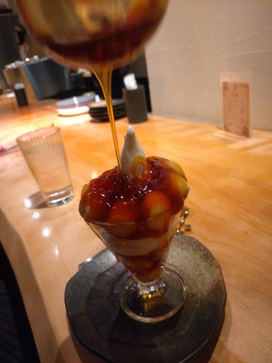 bird176's tweet photo. 平日深夜に食べる悪魔のみたらしソフト https://t.co/UwYWKeWM9w