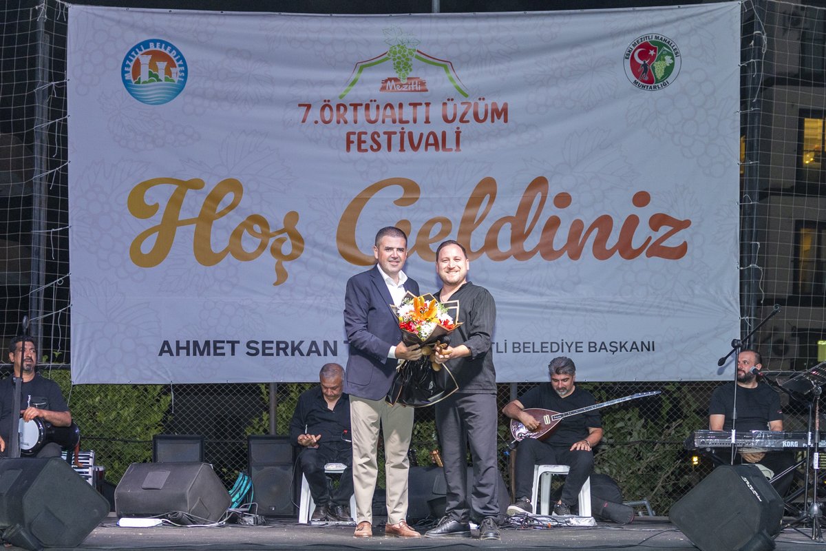 mersinpost33's tweet photo. Mezitli’de örtüaltı üzüm festivali coşkusu | Mersin Post https://t.co/2FpuEfWVtK #Mersinpostcomtr #Mersinpost #Sondakika #Mersin #Toroslar #Akdeniz #Tarsus #Çamlıyayla #Yenişehir #Mezitli #Erdemli #Silifke #Mut #Gülnar #Aydıncık #Bozyazı #Anamur @MezitliBel @ahmetstuncer https://t.co/MdLBqWfPK5