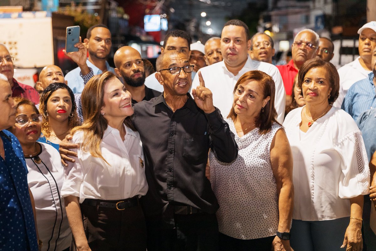 AlcaldiaDN's tweet photo. 💡✨ Ensanche La Fe más iluminado

Instalamos 744 lámparas LED en 43 calles, llevando más seguridad y visibilidad a toda la comunidad.

Ensanche La Fe se suma a Villa Francisca, San Carlos y Don Bosco en esta segunda etapa de Sectores Iluminados Más Seguros. 💙 https://t.co/DElqTzApux