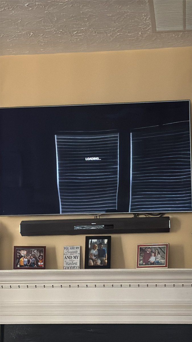 kmoore778's tweet photo. Is anyone else experiencing this in their @YouTubeTV app? https://t.co/XGGlGz7Od2