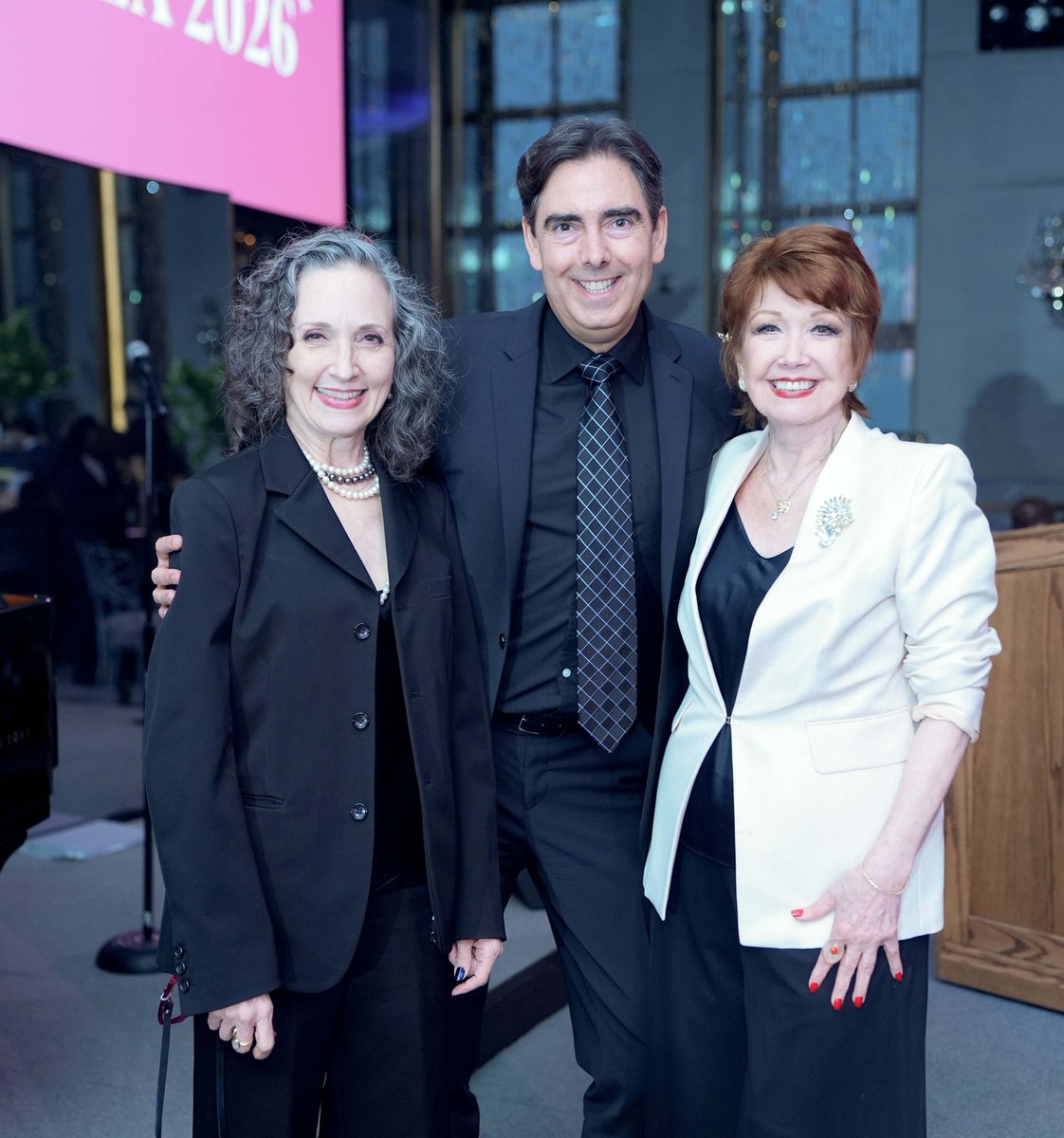JAMESEDSTROM's tweet photo. #NORAHLAWLOR #MANHATTANSCHOOLOFMUSIC #msmnyc

MANHATTAN SCHOOL OF MUSIC GALA AT WORLD FAMOUS RAINBOW ROOM

https://t.co/4v3oKhfAsE https://t.co/yFv2xVSJD3