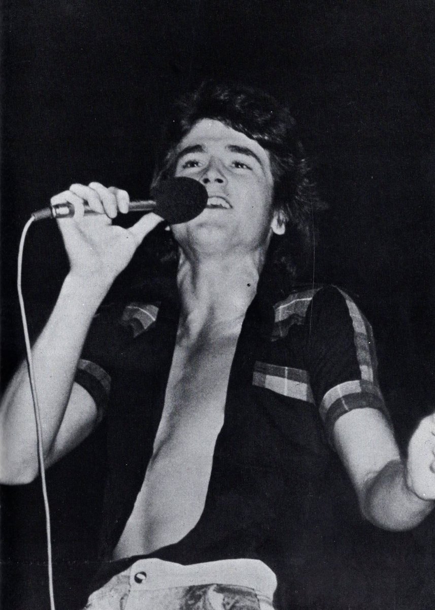 LesMcKeownsHIS's tweet photo. The Glamtastic 70 S
Les McKeown pin up from issue 19 of The Bay City Rollers Magazine published June 1976.
#LesMcKeownUK #LeslieRichardMcKeown #LesMcKeownandhisBCRS #BayCityRollers https://t.co/y4A6B7srmD