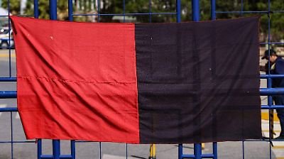 comunistamexico's tweet photo. La bandera roja y negra anuncia la huelga en las escuelas del Instituto de Educación Media Superior de México.

Viva la huelga del SUTIEMS!!

Viva la huelga de la CNTE!!

Avancemos a una huelga de todo el sector educativo. https://t.co/YO0PxAwndW