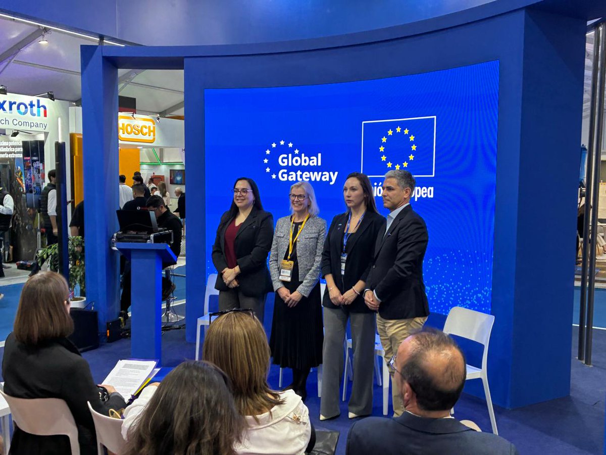 acciona_latam's tweet photo. Nuestro Gerente de Minería, José Ramón Mélida, participó en Exponor analizando los retos de equidad de género en el sector. En el panel, destacó que la transformación cultural debe medirse con KPIs, integrar a los hombres en la corresponsabilidad y potenciar a las pymes proveedoras. 🤝