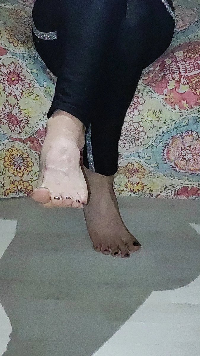 Miss_Giady's tweet photo. I like to submit to you and squeeze what should be called a penis😋😈 #feet #footjob #heeljob #cum #footfetısh #foot #dog https://t.co/Vi93tgFxr0